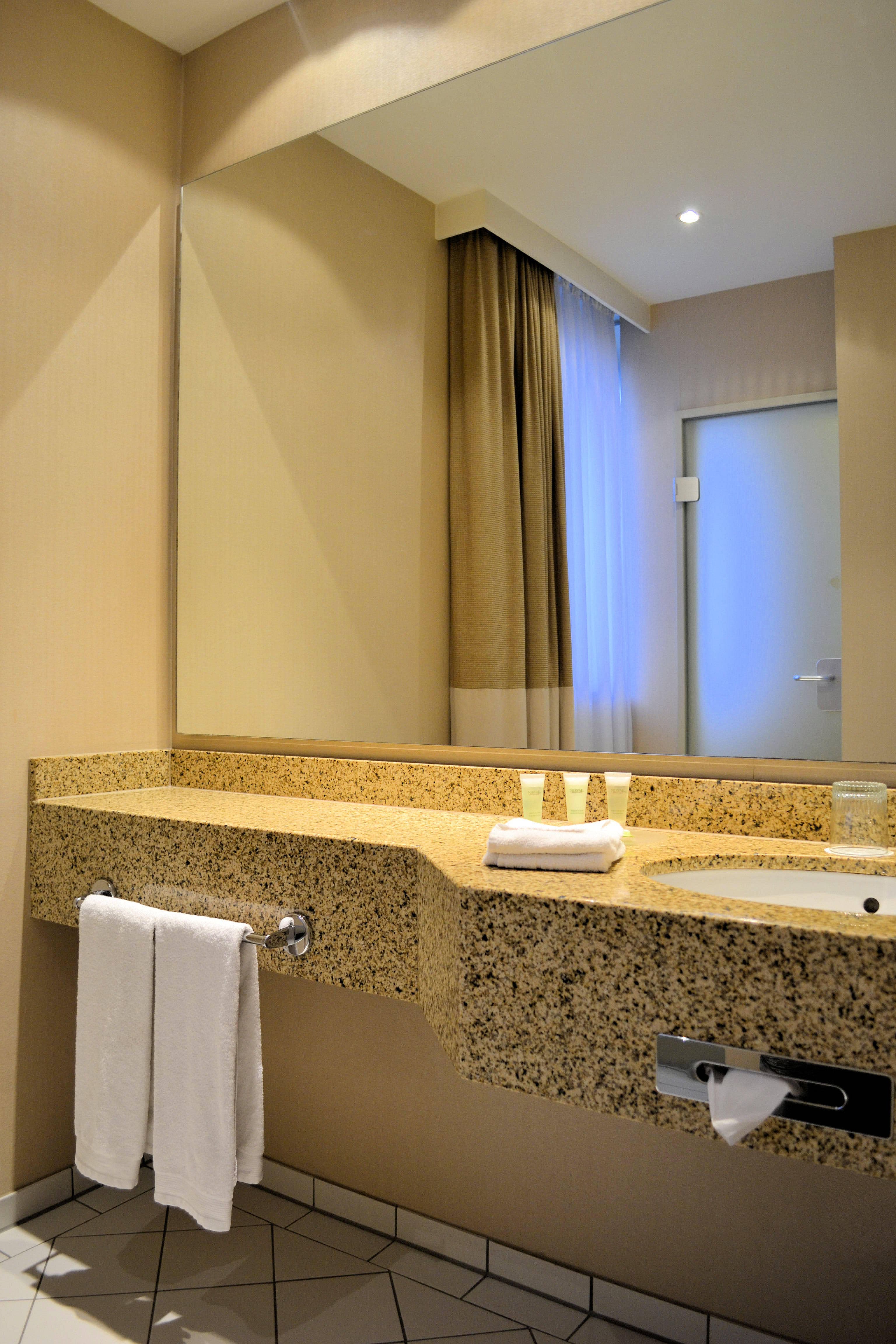 Courtyard by Marriott Düsseldorf Seestern Ansicht 3
