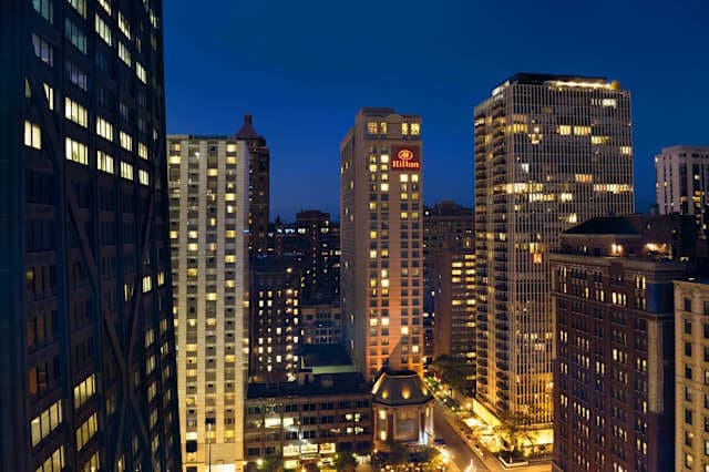 Hotel Hilton Suites Chicago Magnificent Mile