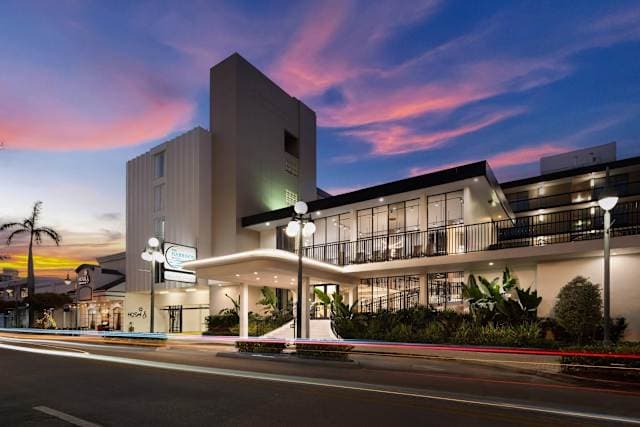 Ramada Downtown Hollywood  Hotel