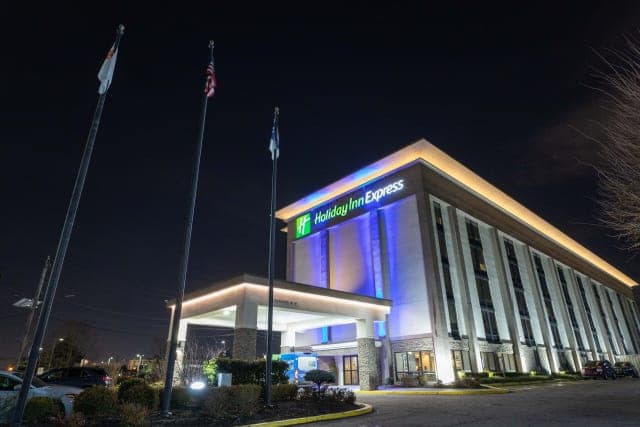 Holiday Inn Express Newark Airport - Elizabeth