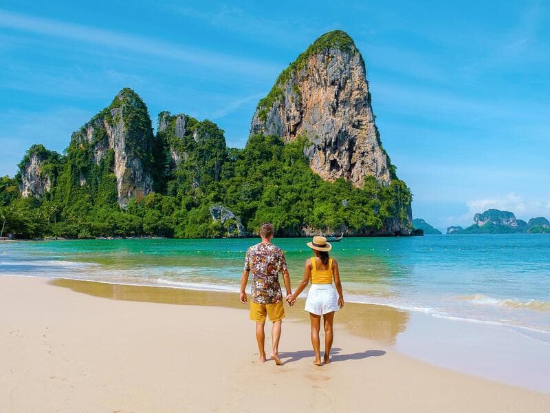 Rundreisen Thailand: Smaragdgrüne Seen, weiße Strände & bunte Märkte entdecken