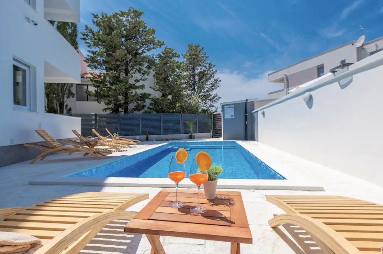 Mel-Mari Studio mit Pool in Novalja